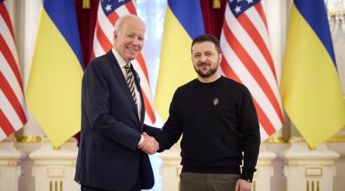 Biden a Kiev incontra Zelensky “Il nostro sostegno continua”