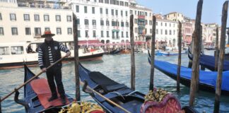 A Ca’ Farsetti la premiazione dei “gondolieri anziani”
