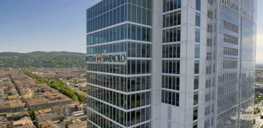Intesa Sanpaolo premiata migliore Investment Bank in Italia agli Euromoney Awards for Excellence 2026