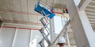 Piattaforme per lavori in alta quota: l’importanza di rispettare la normativa piattaforma aerea