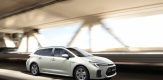 Suzuki presenta la Swace Hybrid 140