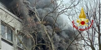 Milano, incendio in uno stabile disabitato via Quintiliano