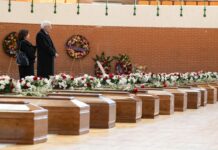 Naufragio Crotone, Mattarella omaggia le vittime alla camera ardente