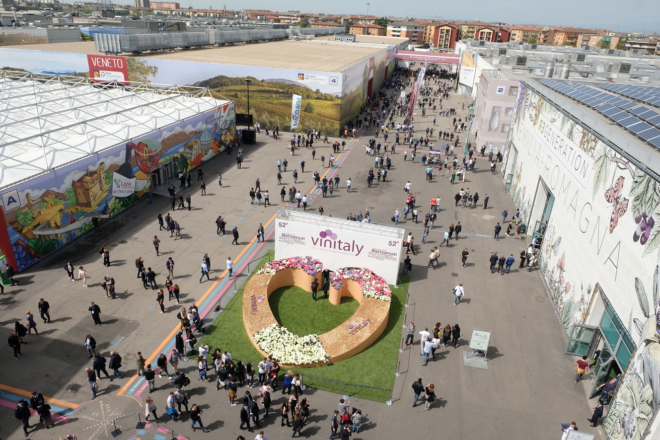 Vinitaly 2023, ad aprile quartiere al completo e business protagonista