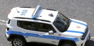 Stellantis, 40 Jeep Renegade 4xe per la Polizia locale di Roma