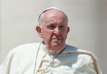 Immigrazione, Papa “Mai più viaggi della morte”