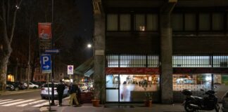 Passanti accoltellati a Milano, sei feriti