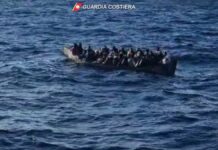 Sbarchi continui a Lampedusa, 20 migranti in salvo e un cadavere