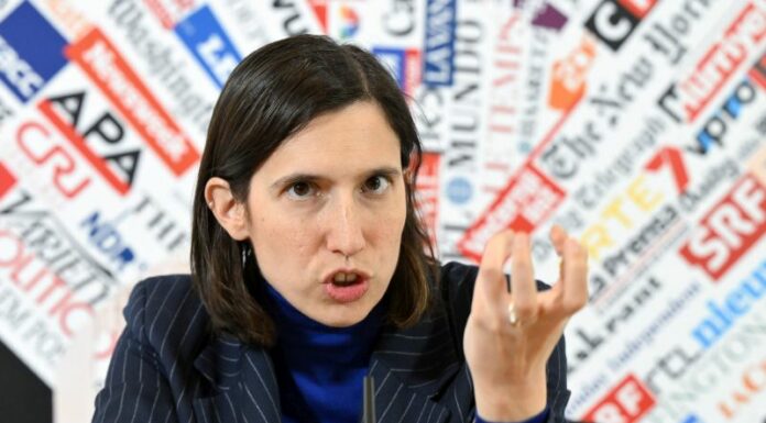 A Viterbo svastica e scritta contro Schlein, Meloni “Atto vergognoso”