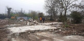 Demolite baracche abusive sulla sponda destra del Baganza a Parma