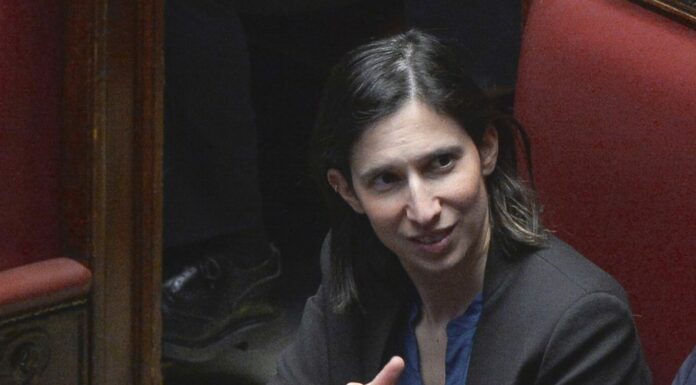 Immigrazione, Schlein “Si abolisca e si riscriva la legge Bossi-Fini”