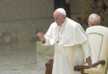 Papa “Lavorare per la pace contro l’indifferenza”