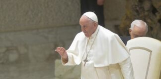Papa “Lavorare per la pace contro l’indifferenza”