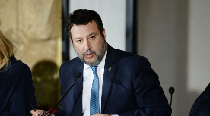 Salvini “Disgustoso ipotizzare che Guardia Costiera non salvi vite”