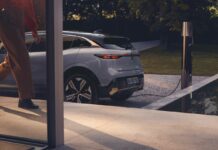 Renault lancia app “Plug Inn” per trovare punti di ricarica privati