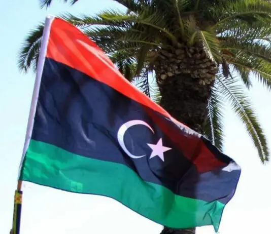 Libia, proteste a Tripoli per i blackout elettrici e il deterioramento delle condizioni di vita. Manifestanti bloccano il Ministero degli Esteri