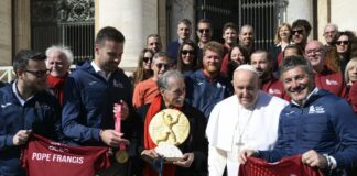 Maratona di Roma, Papa Francesco benedice la Coppa degli Ultimi