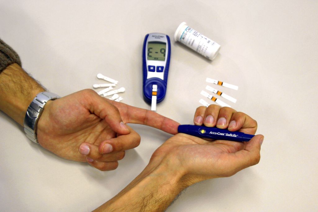 Consegnati sensori glicemia a mamma diabetica “Ringrazio Schifani”