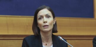 Carfagna “Pronta a votare con la Meloni sulla maternità surrogata”