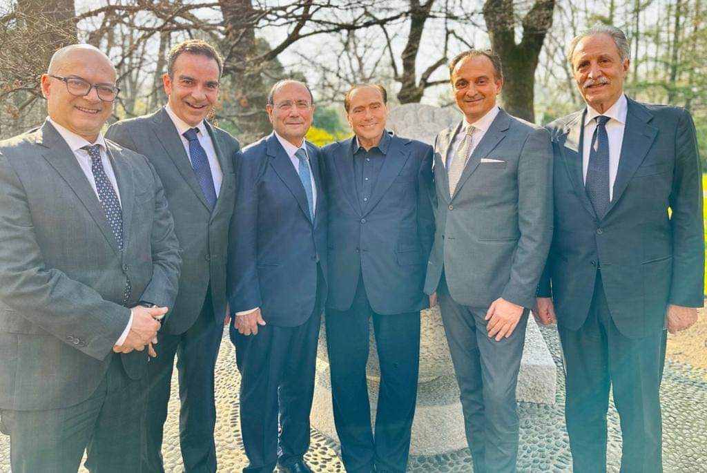 Schifani e quattro presidenti di Regione di Fi incontrano Berlusconi Schifani e quattro presidenti di Regione di Fi incontrano Berlusconi