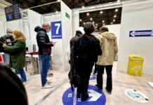 Covid, incidenza in calo. Una sola regione a rischio