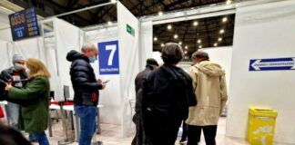 Covid, incidenza in calo. Una sola regione a rischio