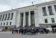 Cospito, presidio anarchici davanti al Tribunale di Milano