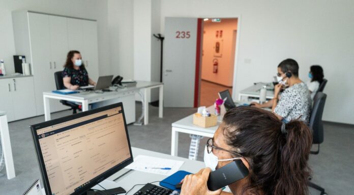 L’occupazione accelera, i servizi trainano la domanda di lavoro