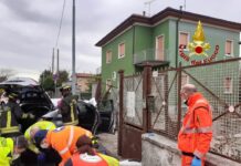 Pozzo d’adda, auto finisce contro una cancellata. Due morti