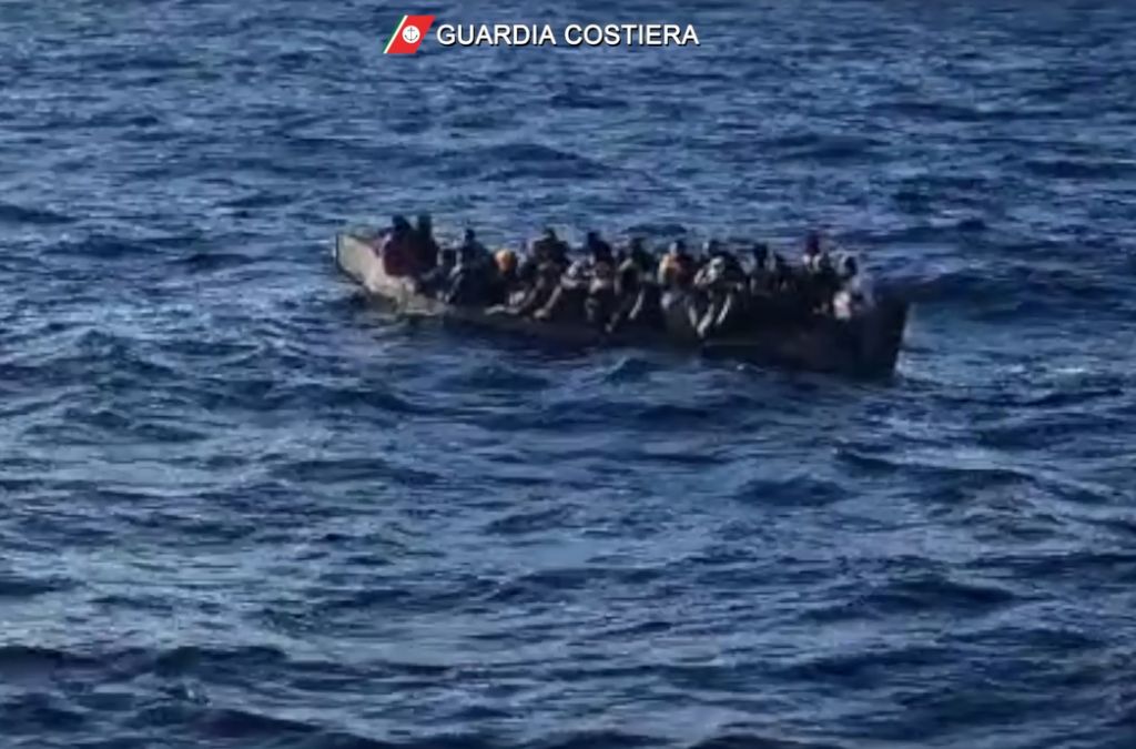 In 24 ore sbarchi senza sosta di migranti tra Sicilia e Calabria