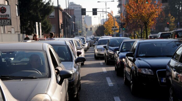 Auto, da ministri Ue ok a stop motori termici da 2035, Italia si astiene