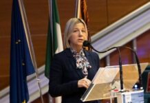 Sanità, l’endometriosi si spiega in classe