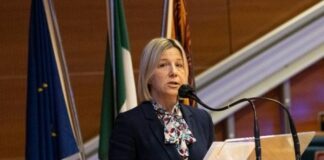 Sanità, l’endometriosi si spiega in classe