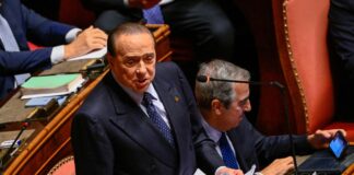Berlusconi esce dalla terapia intensiva del San Raffaele, trasferito in reparto