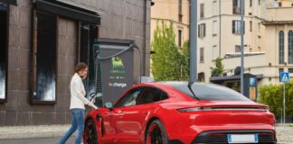 Le colonnine Plenitude+Be Charge integrate su Porsche Charging Service