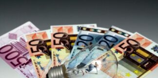 Scende il prezzo dell’elettricità, -55,3% nel secondo trimestre 2023