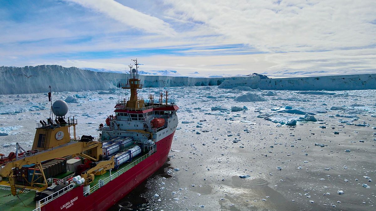 Antartide, la nave Laura Bassi riporta in Italia campioni scientifici