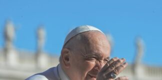 Papa, previste per domani le dimissioni dal Gemelli