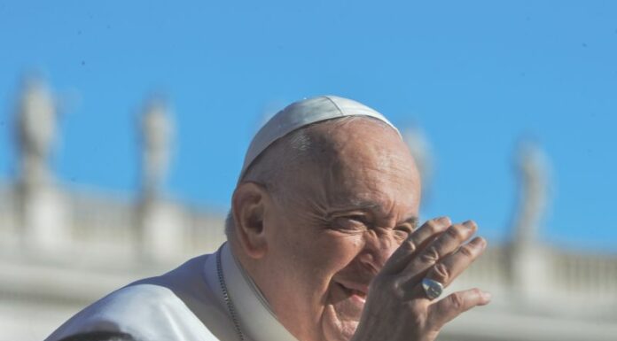 Papa, previste per domani le dimissioni dal Gemelli