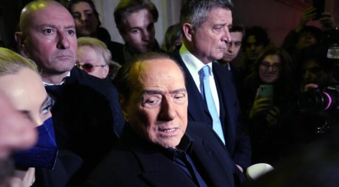 Berlusconi, bollettino medico “Ulteriore miglioramento”