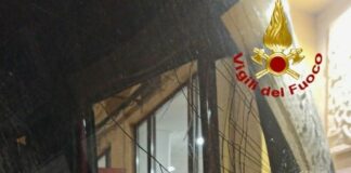 Palermo, pietre contro i vigili del fuoco che spengono i roghi di San Giuseppe