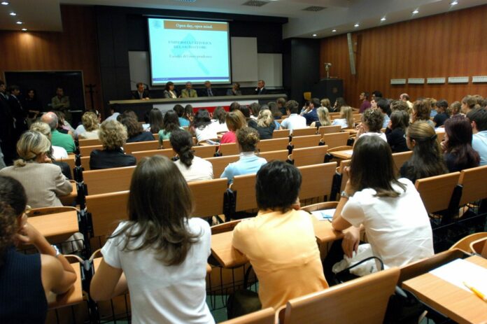 OPEN DAY UNIVERSITA' GIORNATA DI ORIENTAMENTO RIVOLTA AI NEO DIPLOMATI IN PREPARAZIONE ALLA SCELTA DELLA FACOLTA' UNIVERSITARIA