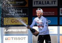 Pogacar domina il Fiandre, seconda piazza per van der Poel