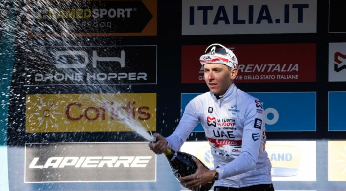 Pogacar domina il Fiandre, seconda piazza per van der Poel