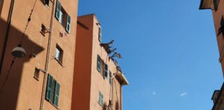 Genova, crolla parte di un palazzo. 25 sfollati
