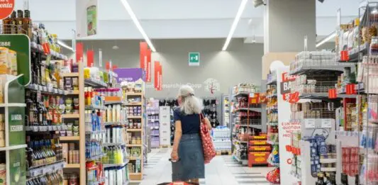 Consumi, vendite al dettaglio in lieve aumento dello 0,2% a maggio