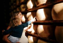 Con Caseifici Aperti alla scoperta dei segreti del Parmigiano Reggiano