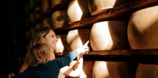Con Caseifici Aperti alla scoperta dei segreti del Parmigiano Reggiano