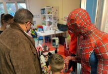 Pasqua, presidente Liguria Toti visita i bimbi ricoverati al Gaslini