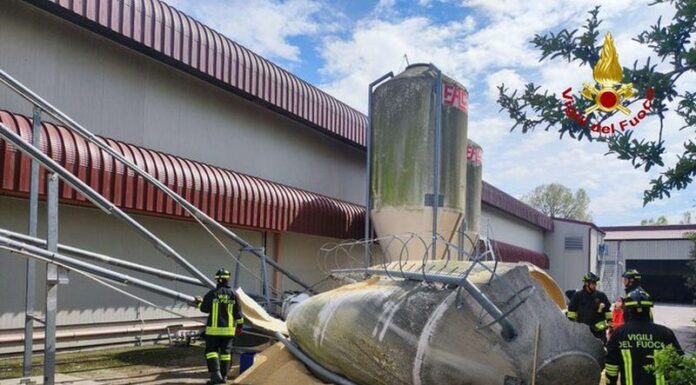 Crolla silos su auto nel forlivese, morti i tre occupanti
